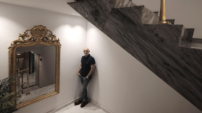 Alejandro Palomas, fotografiado el pasado noviembre en el Hotel Inglaterra de Sevilla.