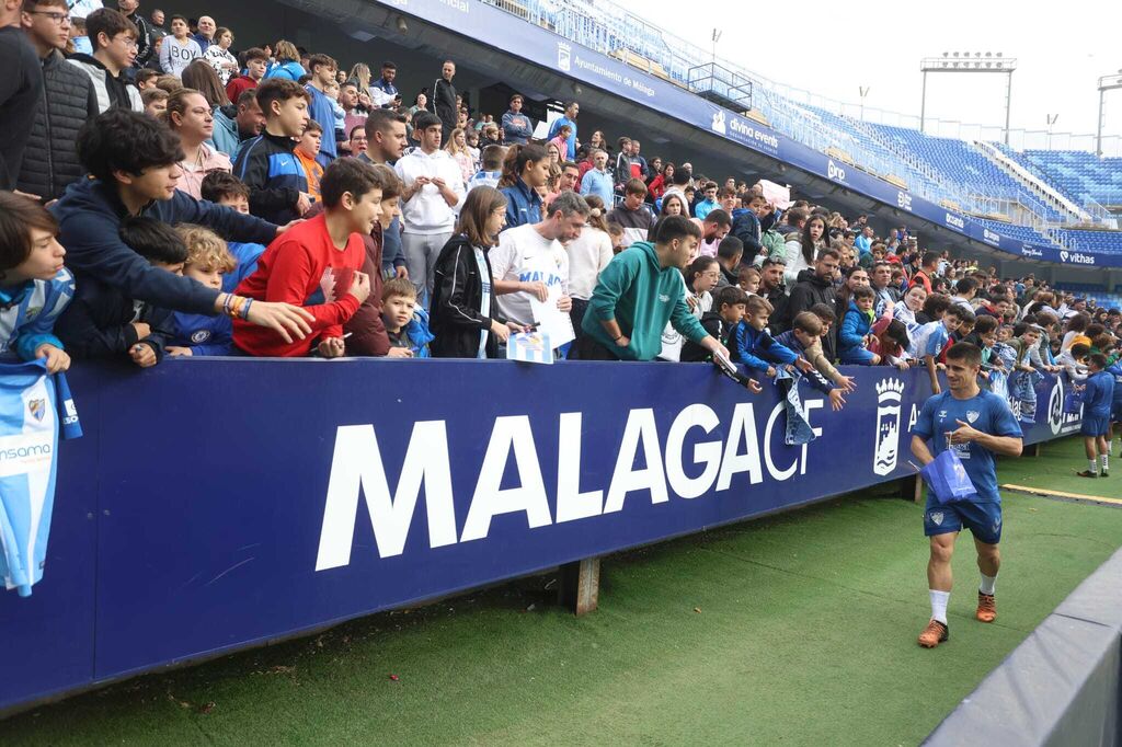Miles de malaguistas apoyan al equipo en la v&iacute;spera de Reyes