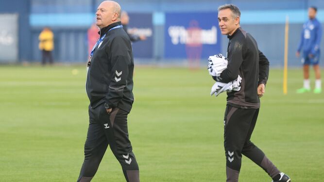 Nacho Pérez junto a Pepe Mel durante un entrenamiento.
