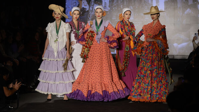 Los diseños de Yolanda Moda Flamenca para el desfile solidario de la Hermandad del Rocío de Triana en We Love Flamenco.