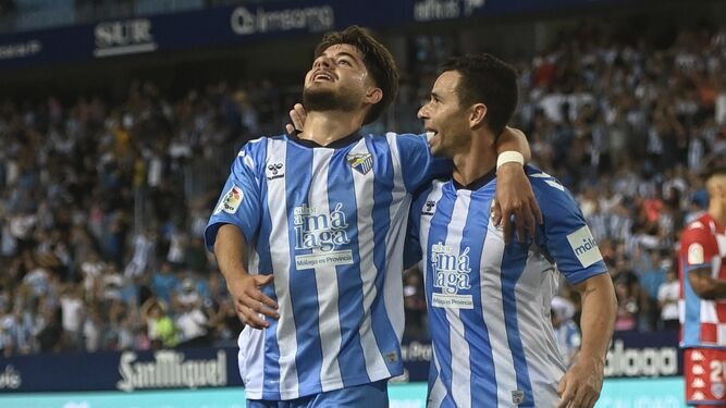 Dani Lorenzo celebra su primer gol con Rubén Castro