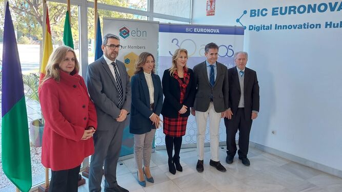 Visita de la consejera de Economía al BIC Euronova del Málaga TechPark.