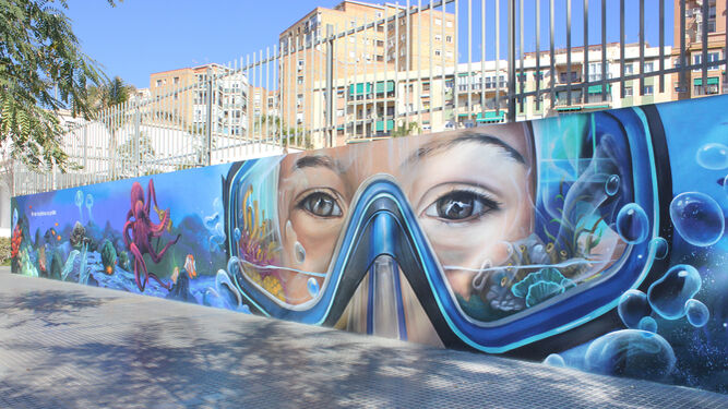 Mayoral crea un mural en Málaga inspirado en dibujos de niños para destacar la necesidad de cuidar el medioambiente