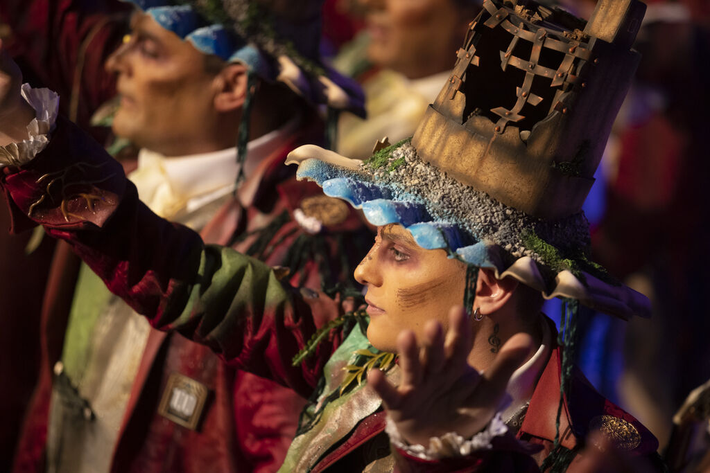 La &uacute;ltima jornada de semifinales del Carnaval de Huelva, en im&aacute;genes