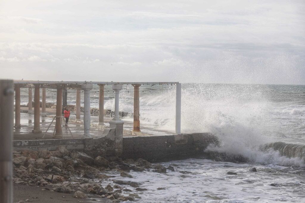 Las fotos del temporal de viento de levante en M&aacute;laga, en aviso naranja