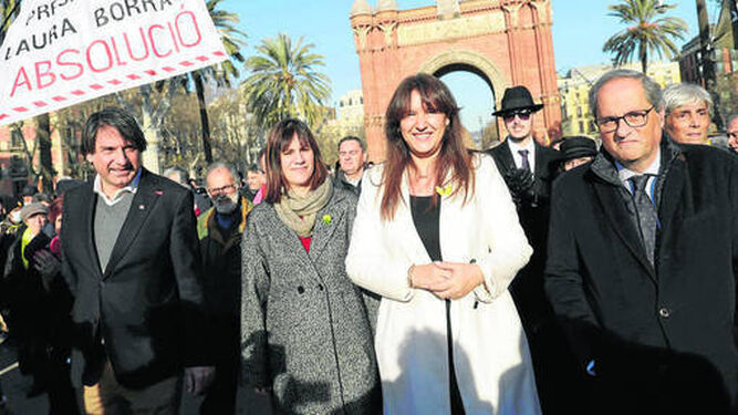La presidenta suspendida del Parlamento catalán, Laura Borràs, acompañada del ex presidente de la Generalitat Quim Torra.