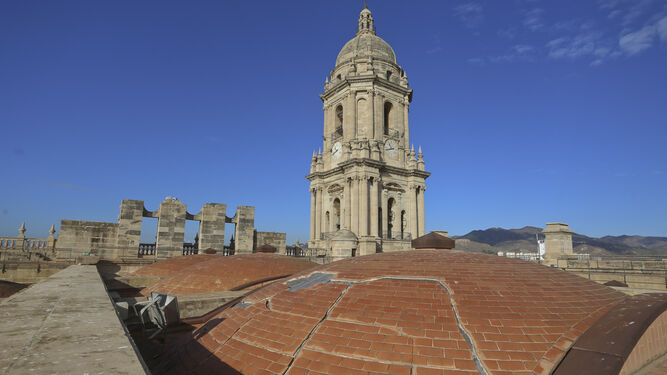 Las grietas en las cubiertas de la Catedral de Málaga.