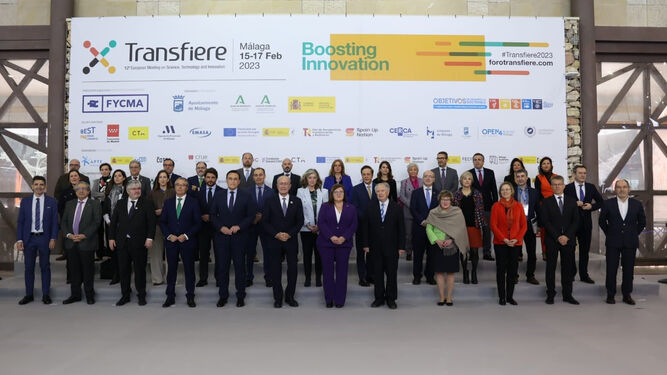 Foto de familia de la inauguración de Transfiere este miércoles en Málaga.