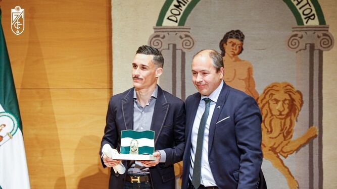 Callejón recibió un galardón de la Junta de Andalucía