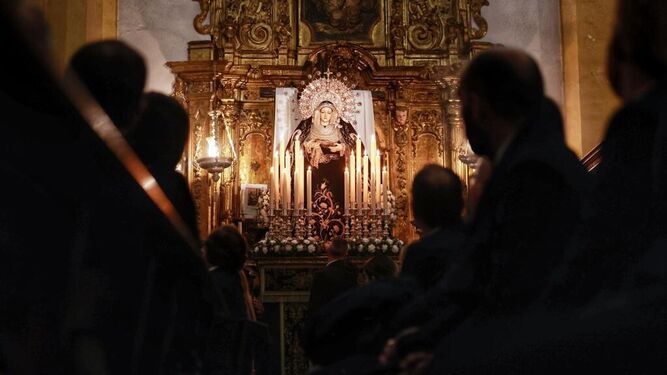 Vía Crucis de las Hermandades, presidido por la Soledad.