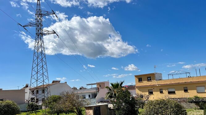 Las torretas de electricidad en Los Pacos, en Fuengirola.