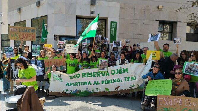 La manifestación contra el cierre de la Eco Reserva de Ojén en Málaga.