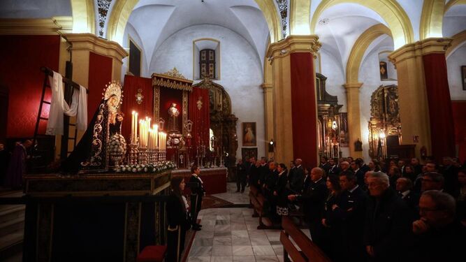 El Vía Crucis de las Hermandades, presidido por la imagen de la Soledad, que el pasado lunes metió de lleno a San Fernando en la Cuaresma.