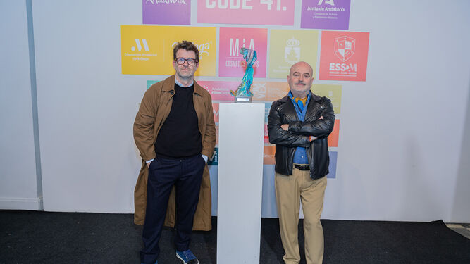 Fernando y Antonio García con el precio Corazón Andaluz, que entrega la Semana de la Moda de Andalucía, Code 41.
