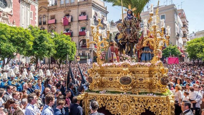 La Borriquita abre la Semana Santa en la Carrera Oficial