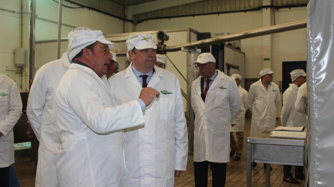 Visita del ministro Luis Planas a la sede de Cooperativas Agro-alimentarias de Andalucía.