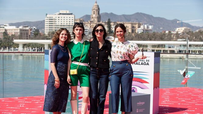 El equipo de 'Las buenas compañías' en el Festival de Cine de Málaga.