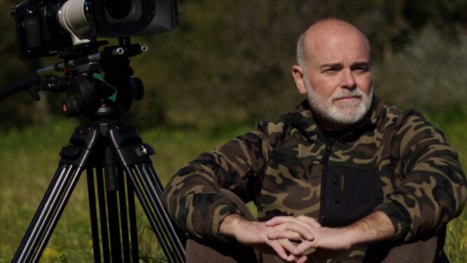 El director de cine Arturo Menor durante la grabación de 'Iberia, naturaleza infinita'