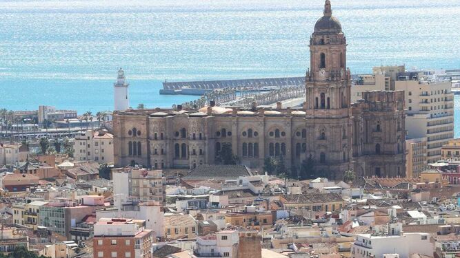 La impresionante vista de Málaga que se tiene desde lo alto de las torres de Martiricos, en fotos
