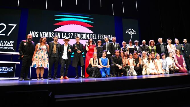 Foto de familia con los premiados del 26 Festival de Málaga.