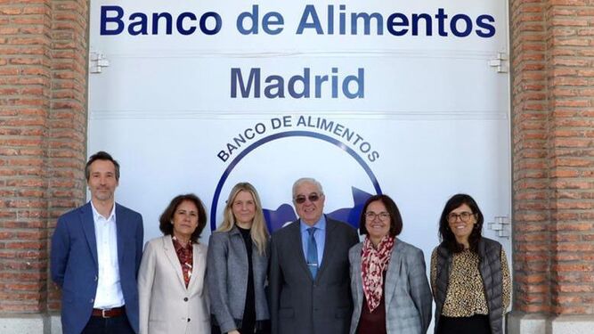 Foto de familia de representantes de la Fundación Pepsico y la Fundación Banco de Alimentos de Madrid.