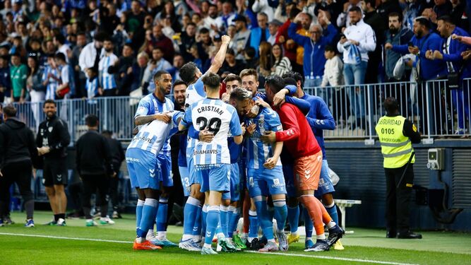 Los jugadores del Málaga CF celebran.