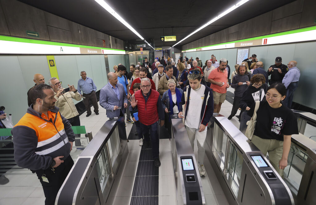 Los primeros trayectos en el Metro de M&aacute;laga desde Atarazanas y Guadalmedina, en fotos