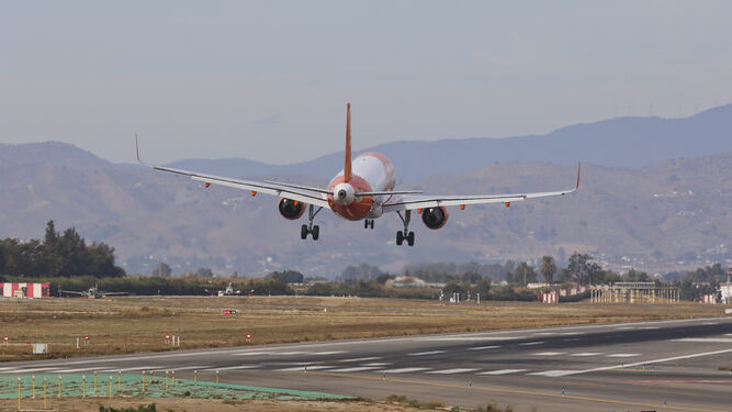 Un avión en el aeropuerto de Málaga.