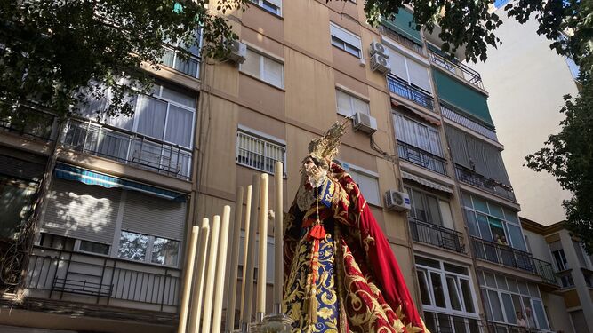 María Santísima de la Amargura Coronada durante su traslado.