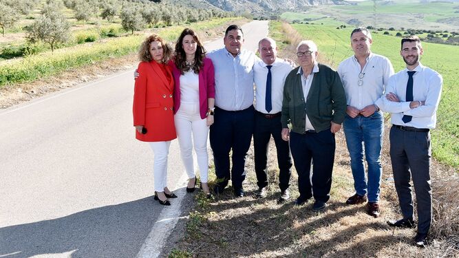Visita de responsables del Ayuntamiento y Diputación a la carretera.