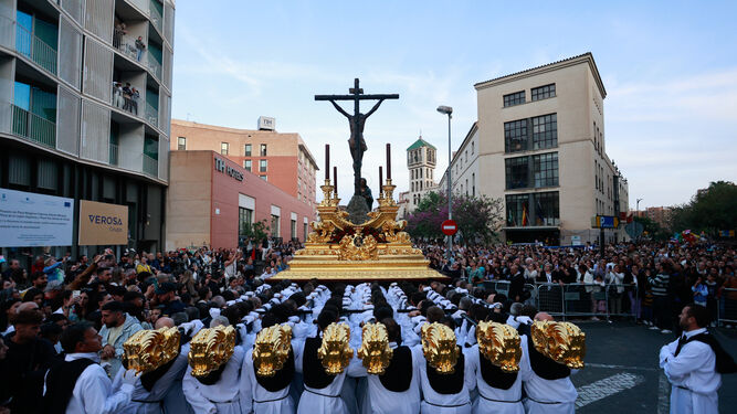 Mena y la Legión en su procesión del Jueves Santo en Málaga, en fotos