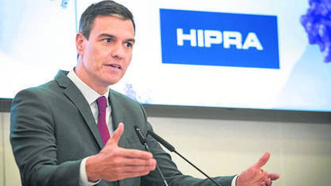 El presidente del Gobierno, Pedro Sánchez, interviene durante su visita a las instalaciones de Hipra.