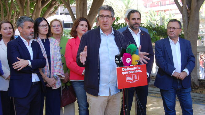 El portavoz del PSOE en el Congreso de los Diputados, Patxi López, en su visita a Marbella.