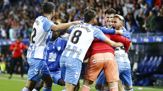 Los jugadores del Málaga celebrando un gol.