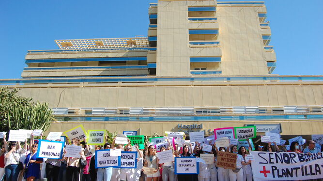 La concentración de los trabajadores del hospital Costa del Sol.
