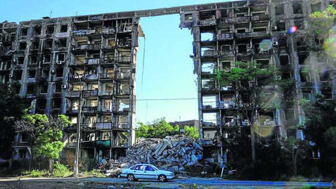 Un edificio destrozado en Mariupol.