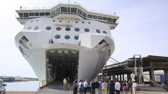 Baleària presenta su nuevo ferry ‘Rusadir’ en el puerto de Málaga.