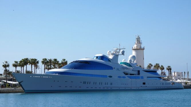 El super yate ‘Yas’ atracado en el puerto de Málaga