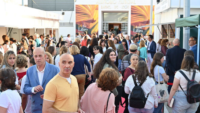 Tomares, en la última edición de la Feria del Libro, lidera el ranking de la riqueza en Andalucía.