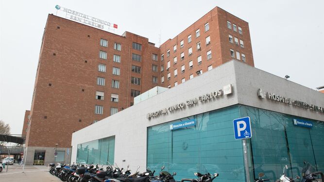Fachada del Hospital Clínico San Carlos en Madrid.