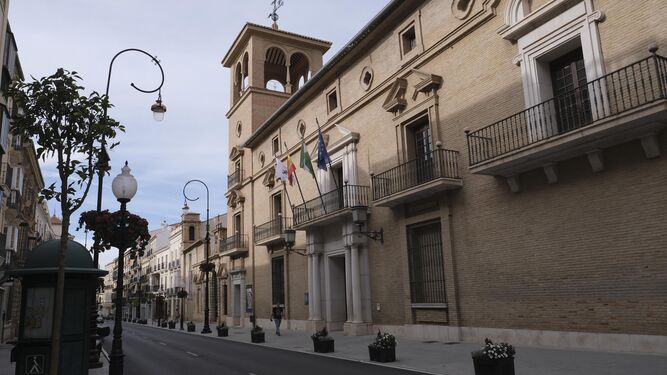 Entrada principal del Ayuntamiento de Antequera.