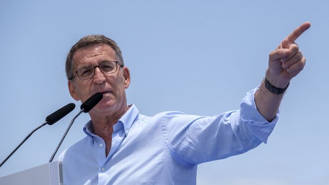 El presidente del PP, Alberto Núñez Feijóo, participa este lunes en un acto de campaña en Canarias.