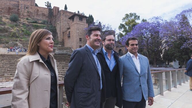 Patricia Rueda, Antonio Alcaraz, Iván Espinosa y Antonio Sevilla, frente a la Alcazaba.