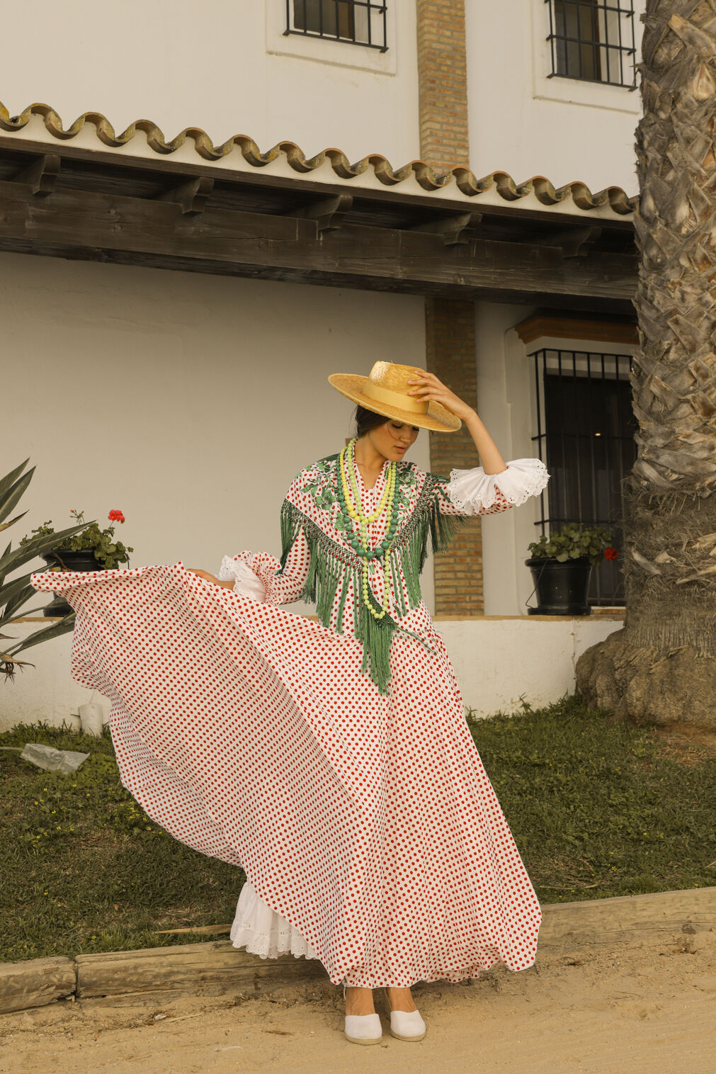 El Roc&iacute;o 2023: As&iacute; es la nueva colecci&oacute;n de moda flamenca de Gil Ortiz