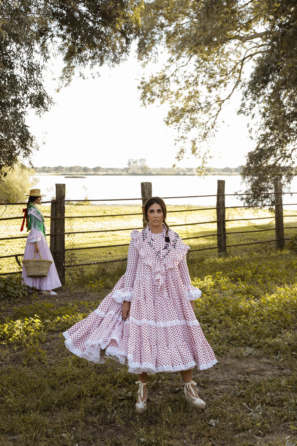 El Roc&iacute;o 2023: As&iacute; es la nueva colecci&oacute;n de moda flamenca de Gil Ortiz