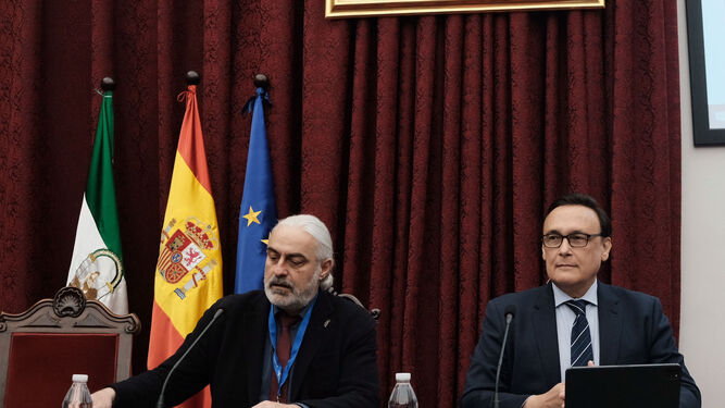 Christos Arvanitidis, CEO de la infraestructura tecnológica europea de investigación LifeWatch ERIC y José Carlos Gómez Villamandos, consejero de Universidades, Investigación e Innovación de la Junta de Andalucia