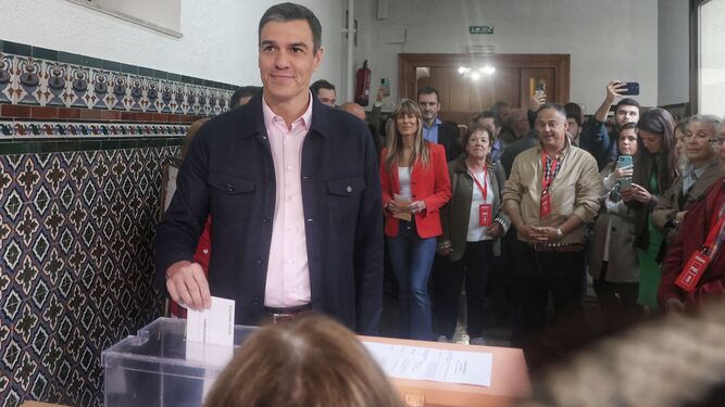Pedro Sánchez vota
