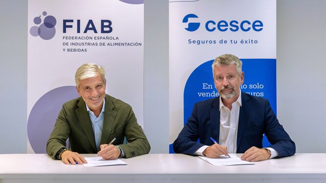 Ignacio Silva y Fernando Salazar en la firma del Convenio entre FIAB y Cesce.
