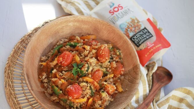 Prepara un salteado de quinoa con verduras y salsa de soja con la receta más fácil