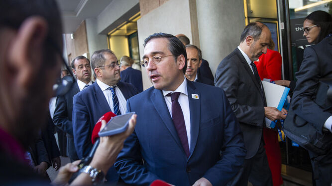 El ministro de Asuntos Exteriores de España, José Manuel Albares, a su llegada a la 172 asamblea de la Oficina Internacional de Exposiciones.